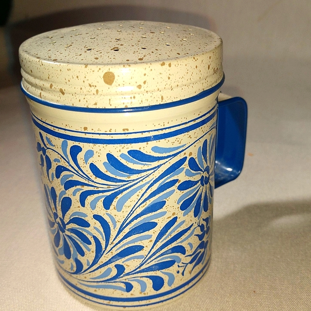 Vintage Avon Country Talc Shaker 1977